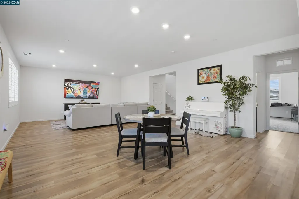 1655 Apricot Court Dixon CA 95620