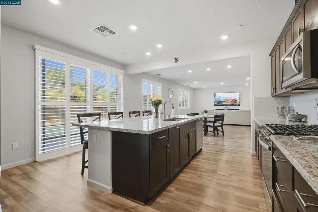 1655 Apricot Court Dixon CA 95620