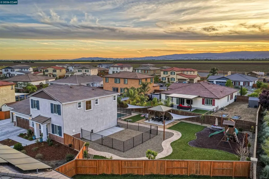 1655 Apricot Court Dixon CA 95620