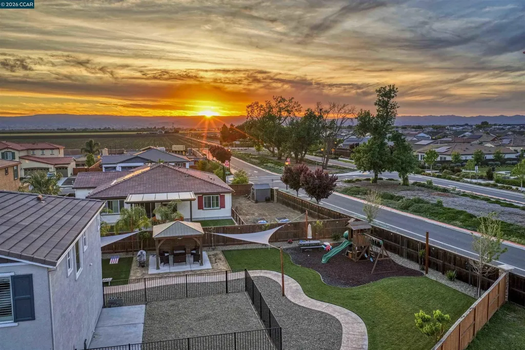 1655 Apricot Court Dixon CA 95620