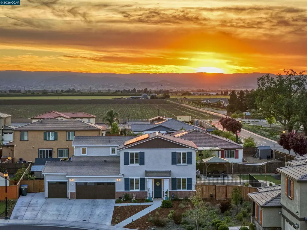 1655 Apricot Court Dixon CA 95620