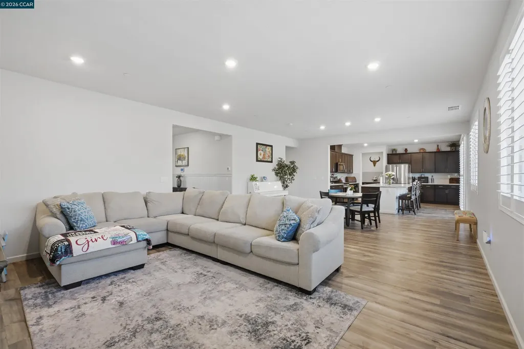 1655 Apricot Court Dixon CA 95620