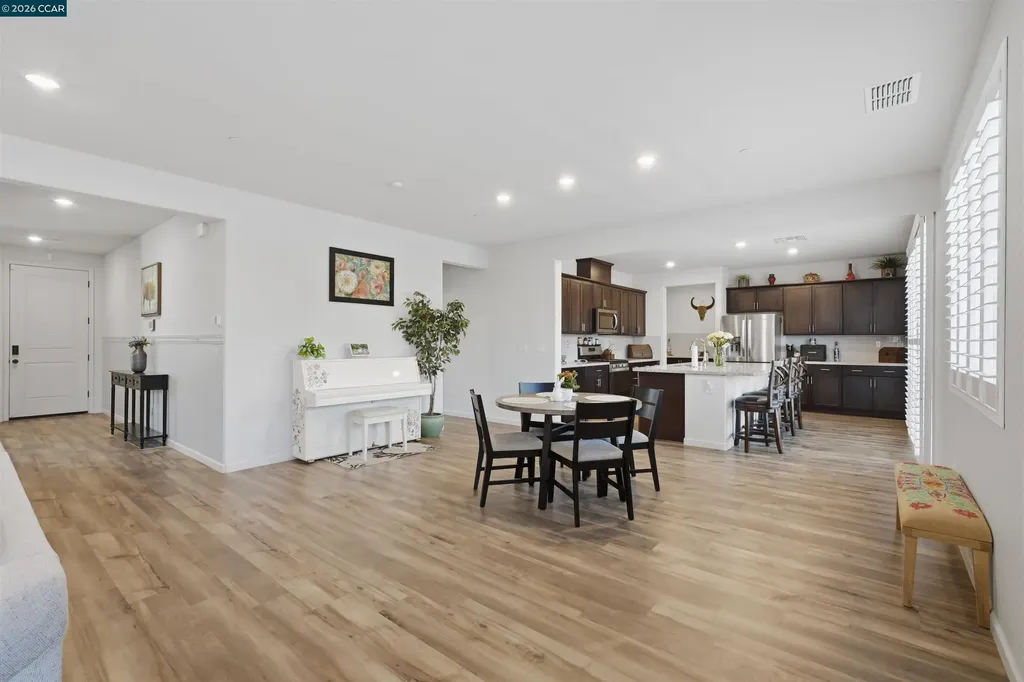 1655 Apricot Court Dixon CA 95620