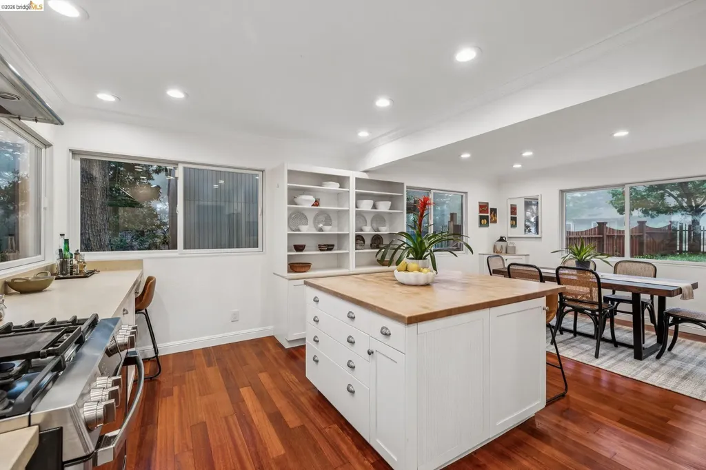 18 North Circle Oakland CA 94611