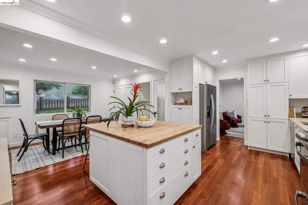 18 North Circle Oakland CA 94611