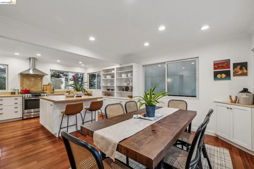 18 North Circle Oakland CA 94611