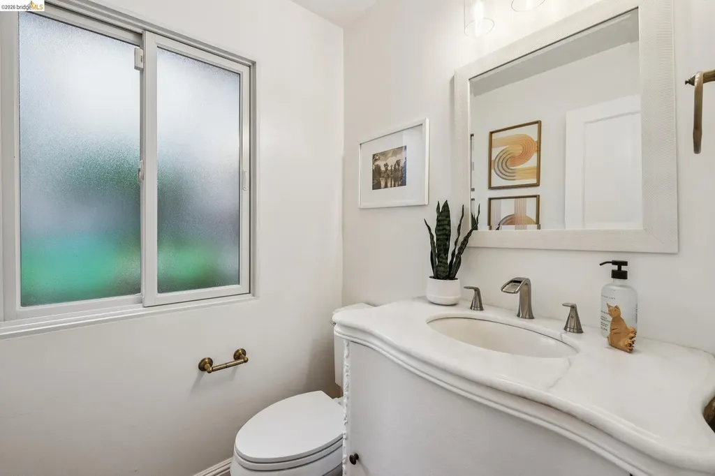 18 North Circle Oakland CA 94611