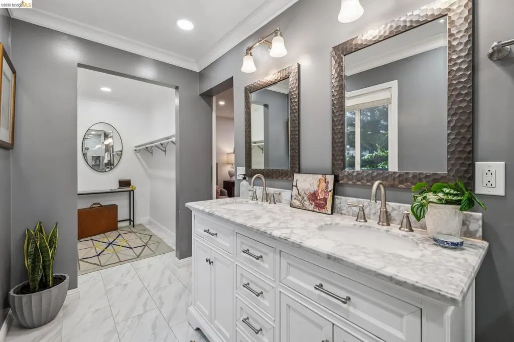 18 North Circle Oakland CA 94611