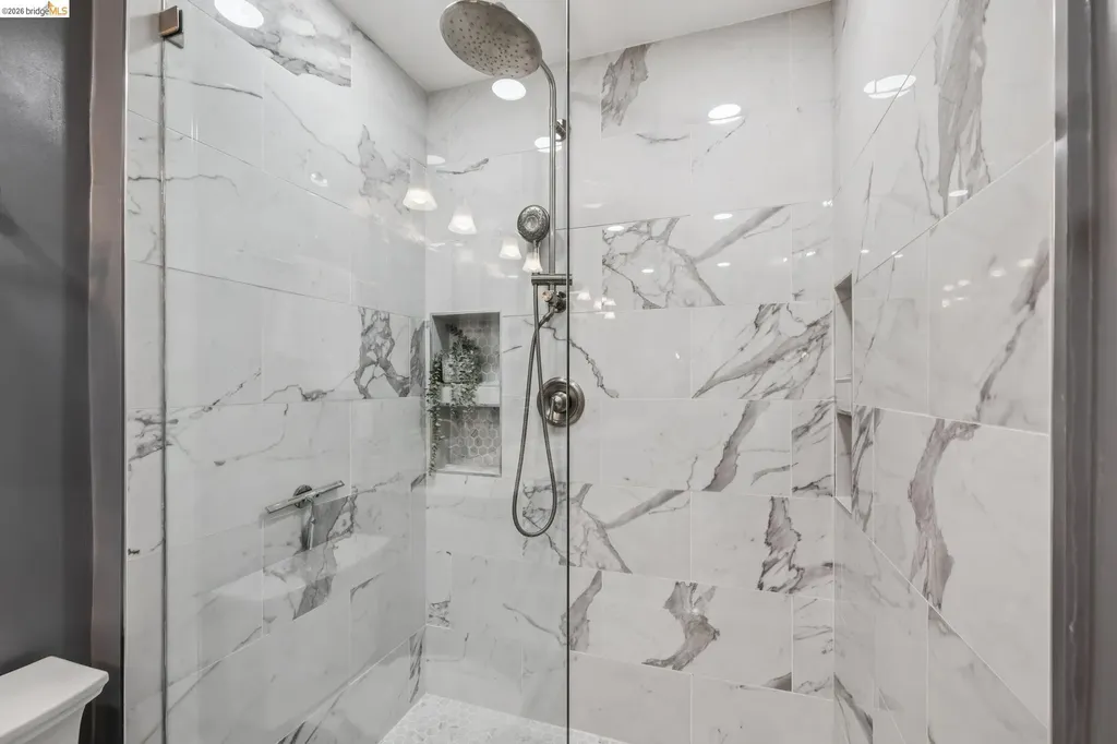 18 North Circle Oakland CA 94611