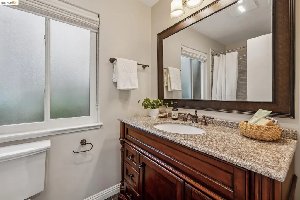 18 North Circle Oakland CA 94611