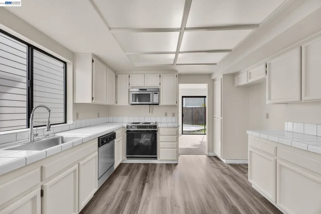 1068 Foster Street Alameda CA 94502