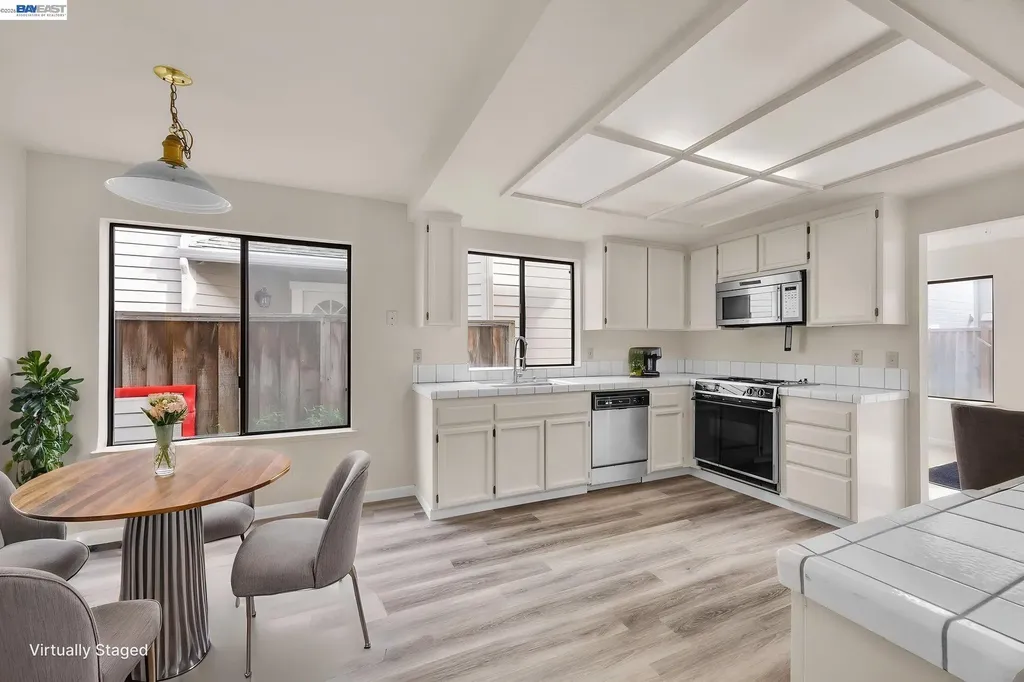 1068 Foster Street Alameda CA 94502