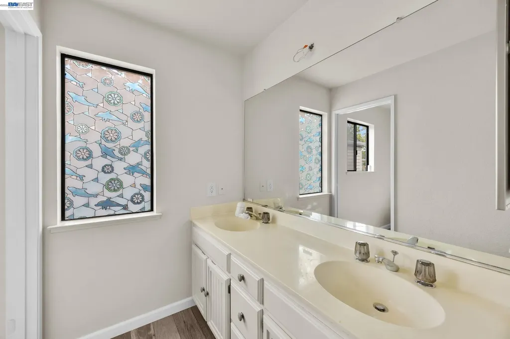 1068 Foster Street Alameda CA 94502