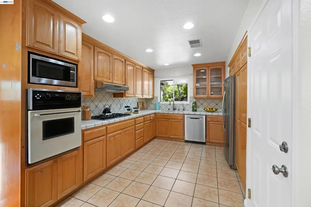 2076 Mento Drive Fremont CA 94539