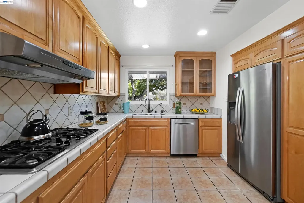 2076 Mento Drive Fremont CA 94539