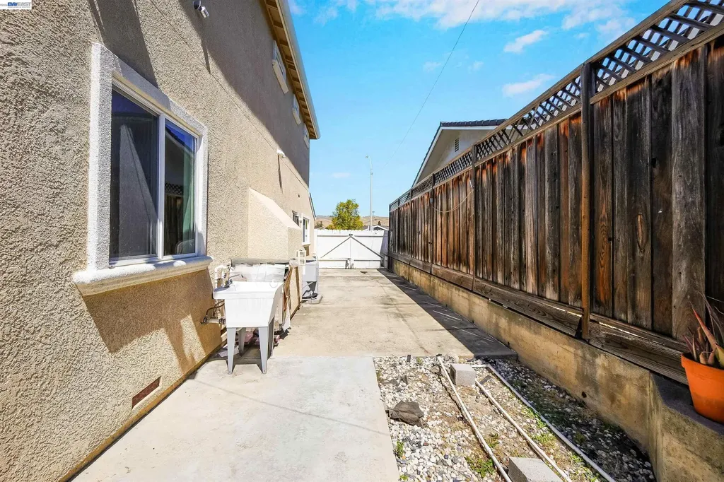 2076 Mento Drive Fremont CA 94539