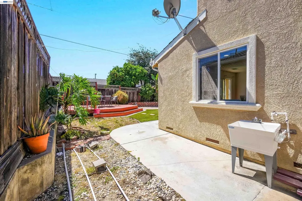 2076 Mento Drive Fremont CA 94539