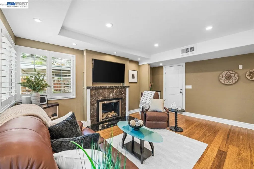 581 Tawny Pleasanton CA 94566