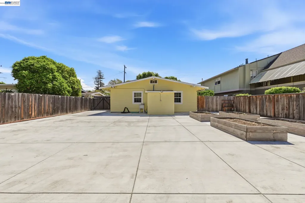 84 Oakes Boulevard San Leandro CA 94577