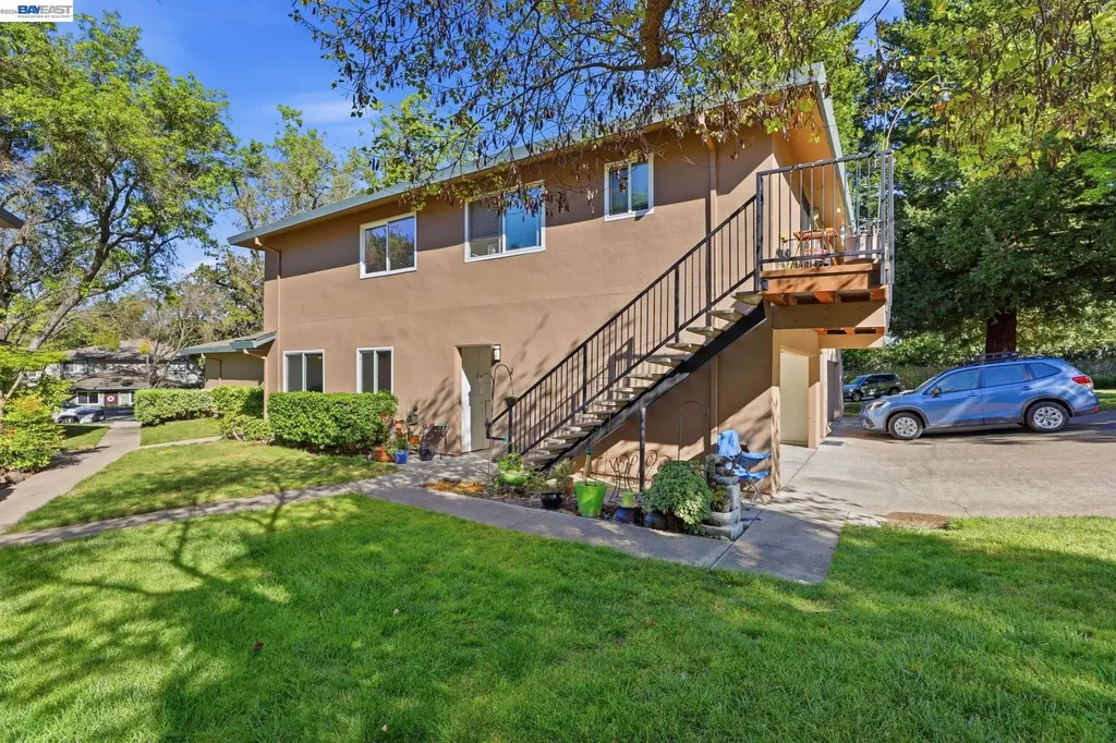 2216 Segundo Court Pleasanton CA 94588
