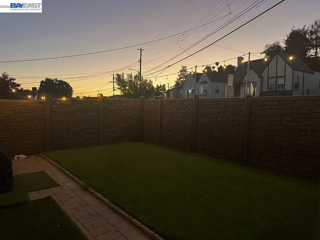 2622 Truman Oakland CA 94605
