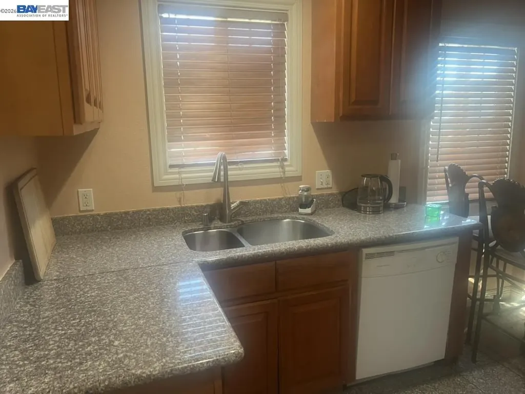 2622 Truman Oakland CA 94605