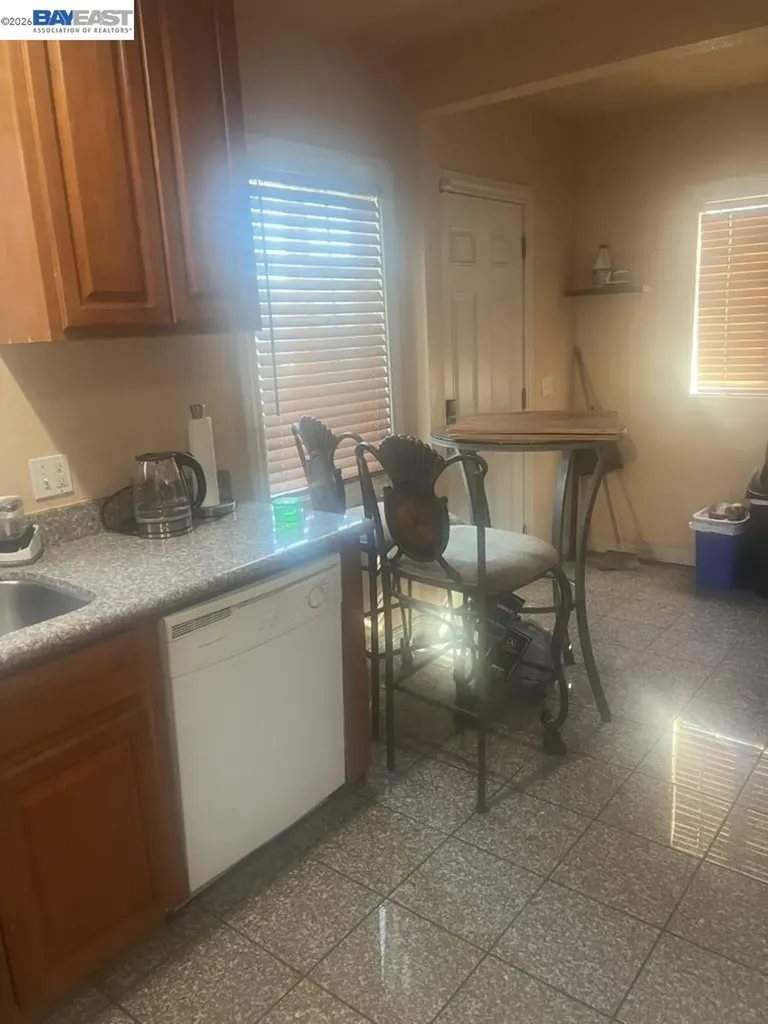 2622 Truman Oakland CA 94605