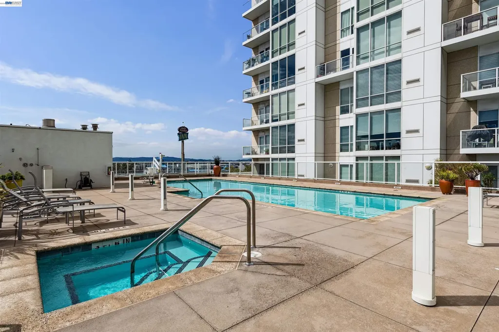 222 Broadway Oakland CA 94607