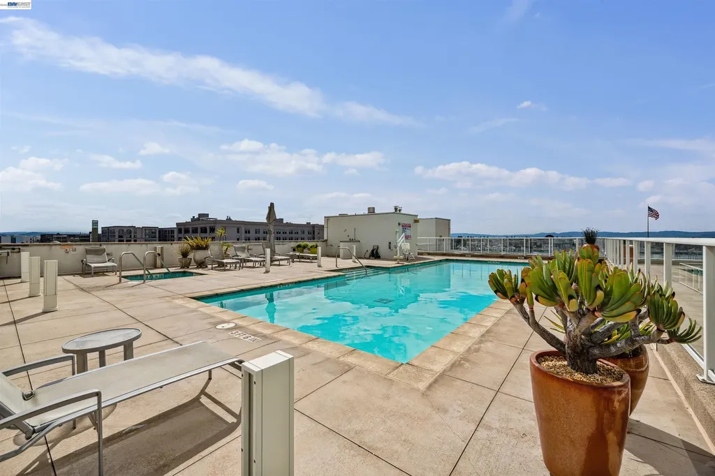 222 Broadway Oakland CA 94607