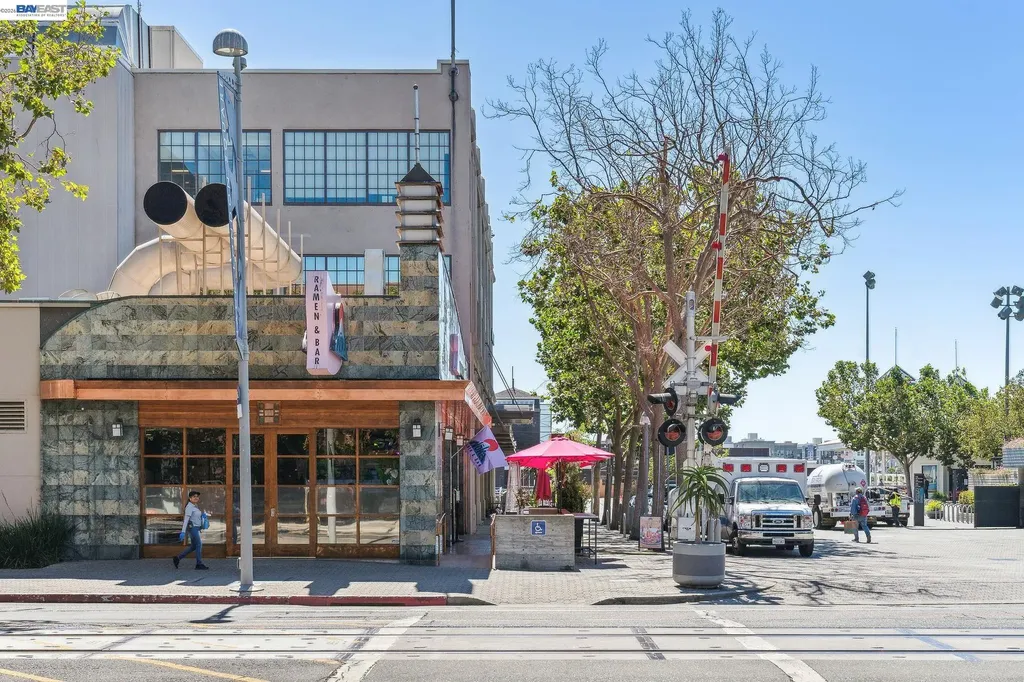 222 Broadway Oakland CA 94607