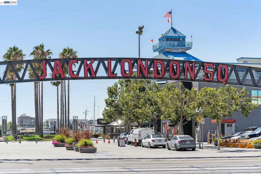 222 Broadway Oakland CA 94607