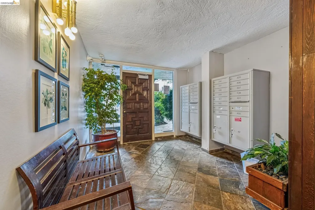 199 Montecito Avenue Oakland CA 94610