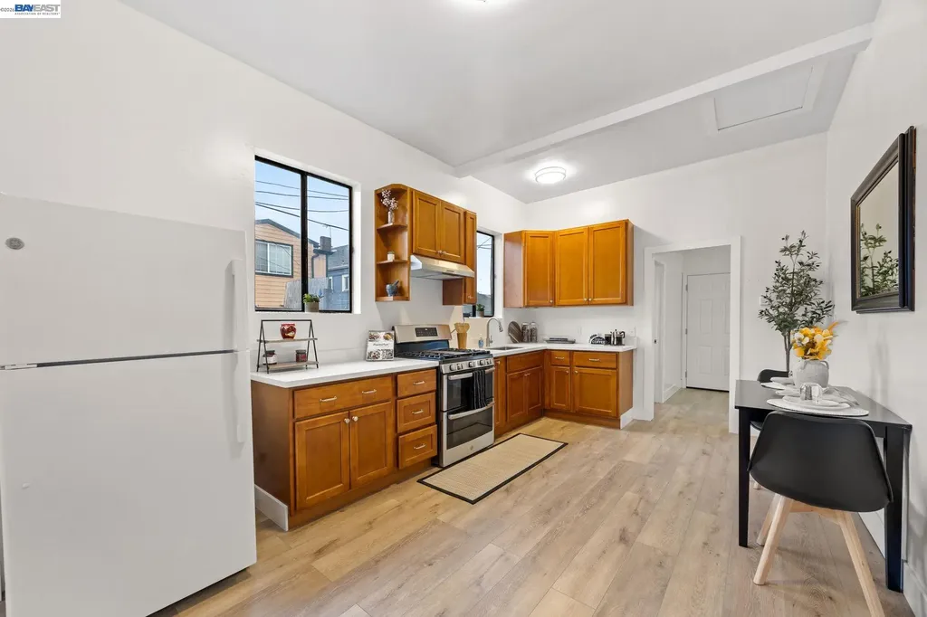 1526 Munson Way Oakland CA 94606