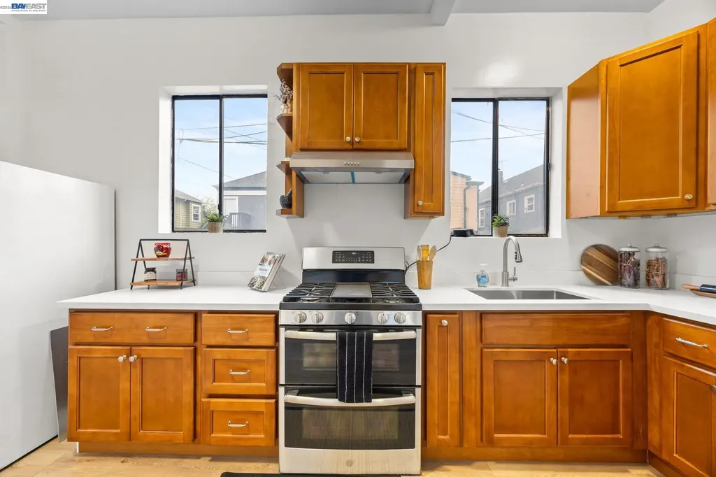 1526 Munson Way Oakland CA 94606