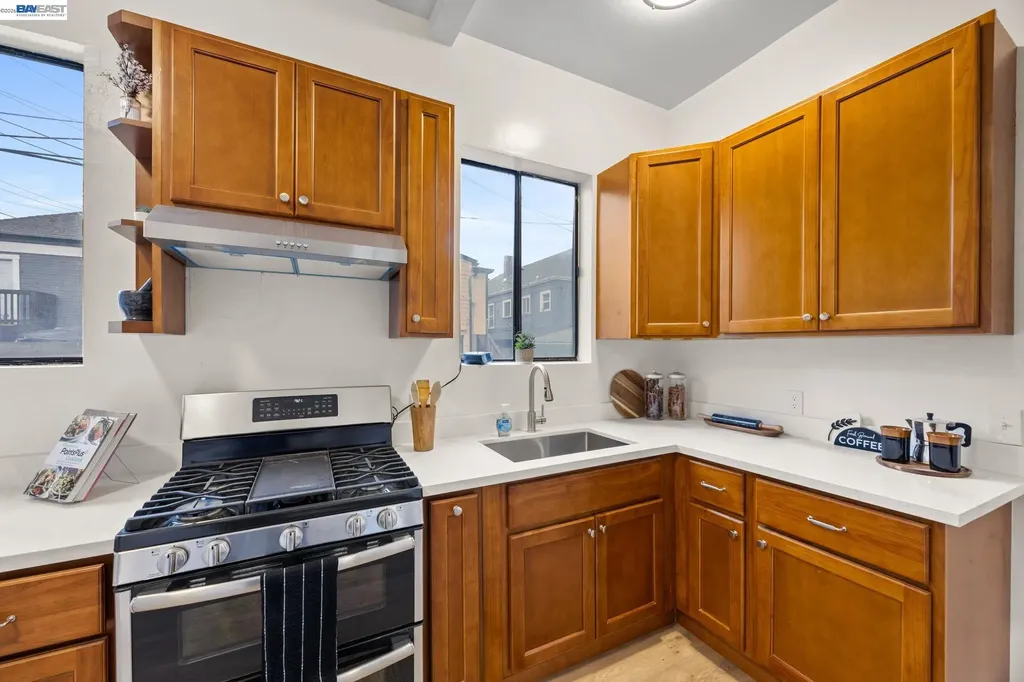 1526 Munson Way Oakland CA 94606