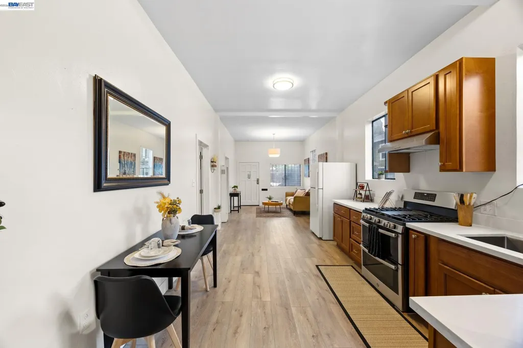 1526 Munson Way Oakland CA 94606