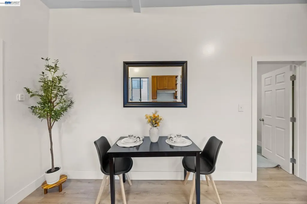 1526 Munson Way Oakland CA 94606