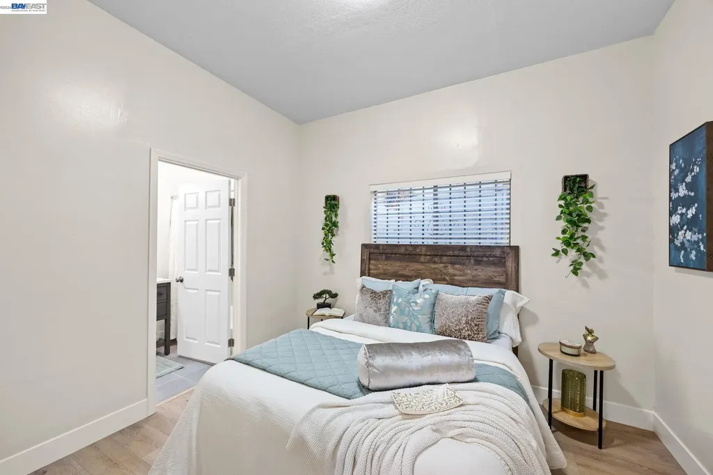 1526 Munson Way Oakland CA 94606