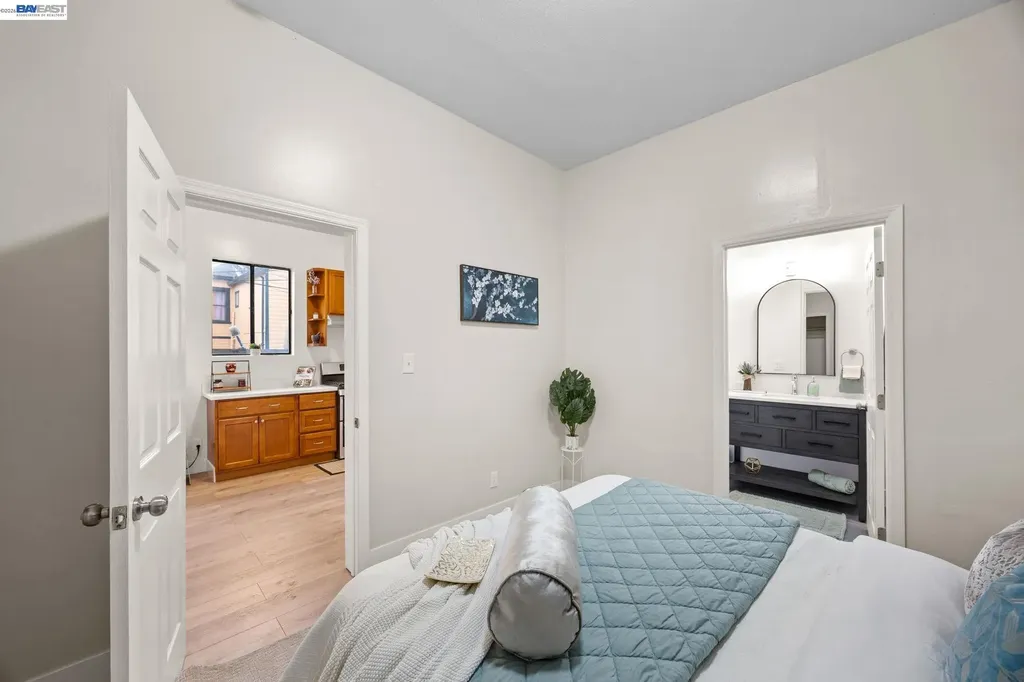 1526 Munson Way Oakland CA 94606