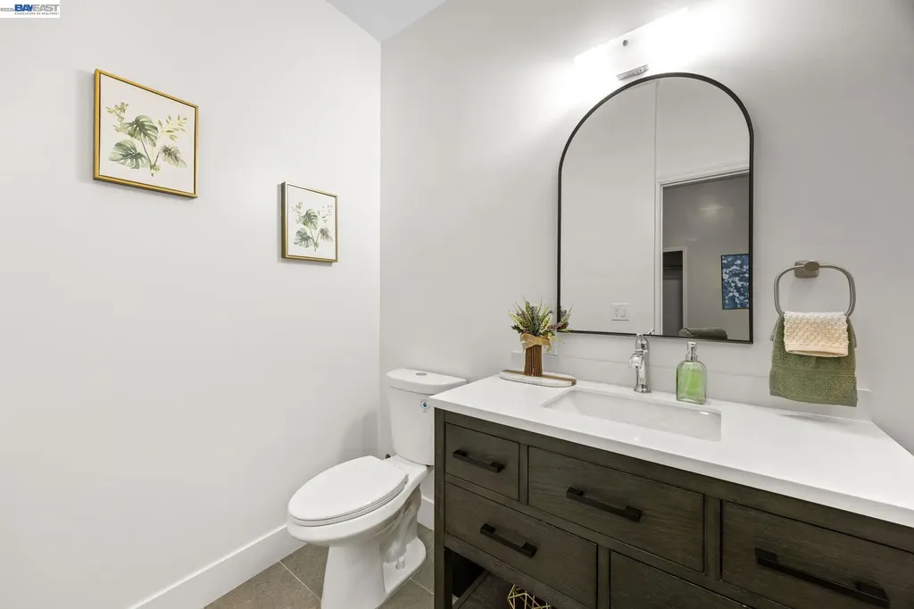 1526 Munson Way Oakland CA 94606