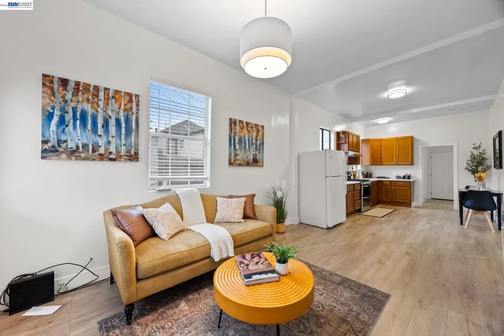 1526 Munson Way Oakland CA 94606