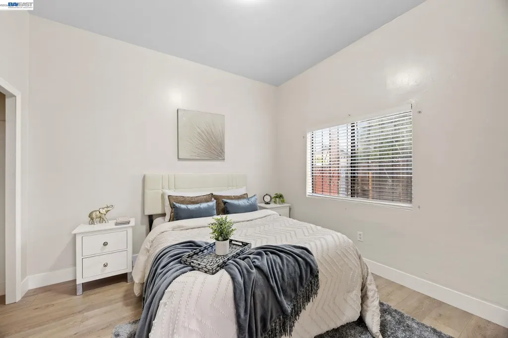 1526 Munson Way Oakland CA 94606