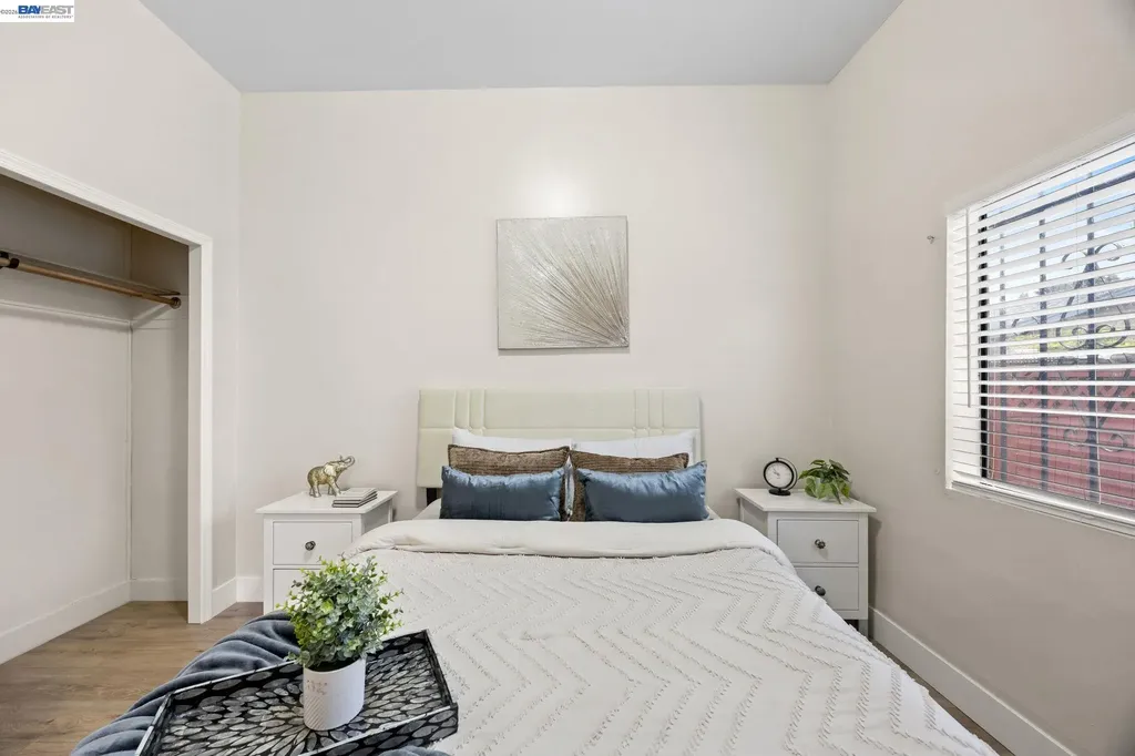 1526 Munson Way Oakland CA 94606