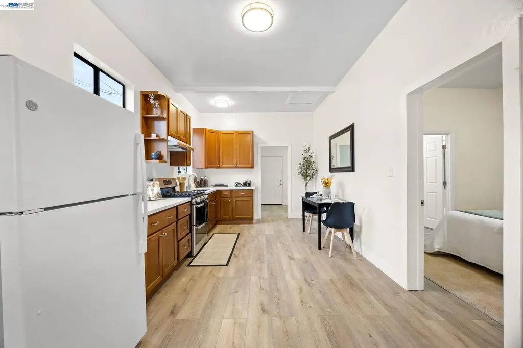 1526 Munson Way Oakland CA 94606