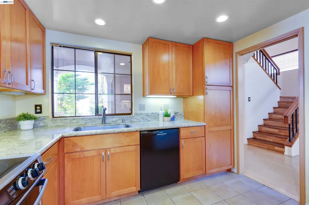35 Leonard Court Alameda CA 94502