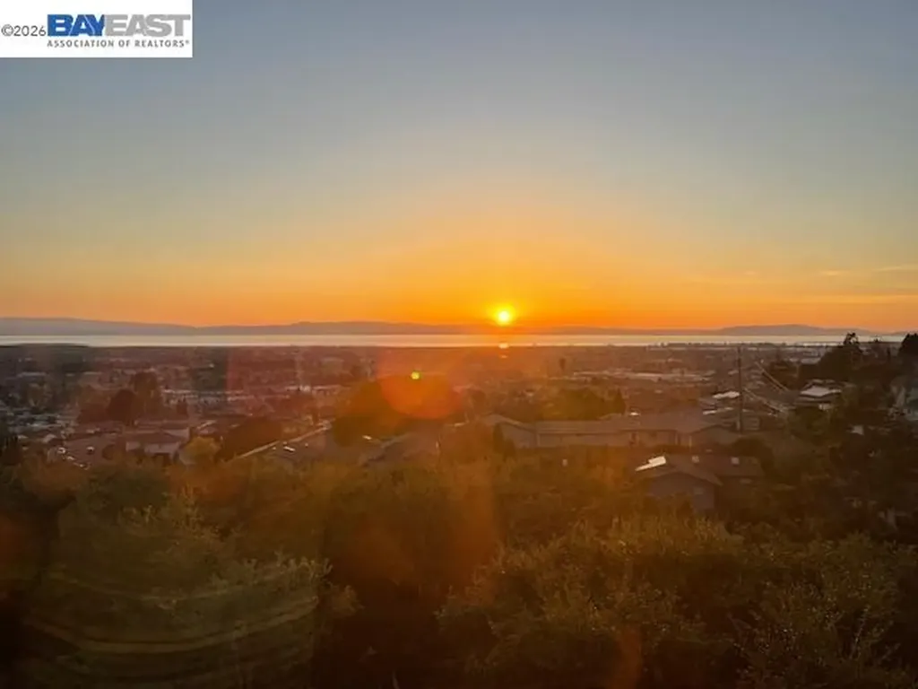 19100 Crest Avenue Castro Valley CA 94546