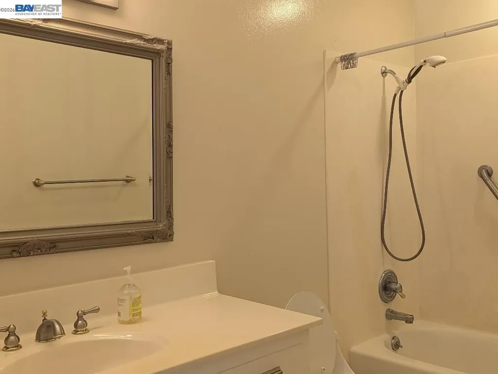 19100 Crest Avenue Castro Valley CA 94546