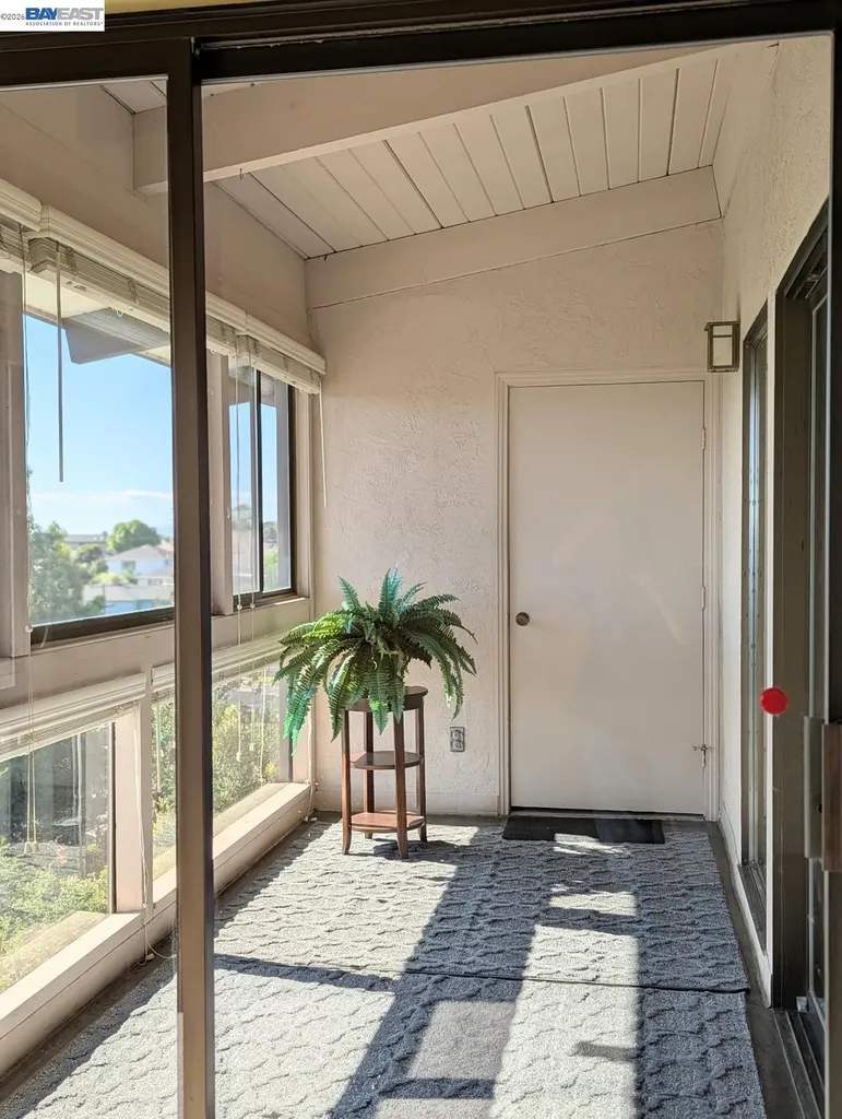 19100 Crest Avenue Castro Valley CA 94546