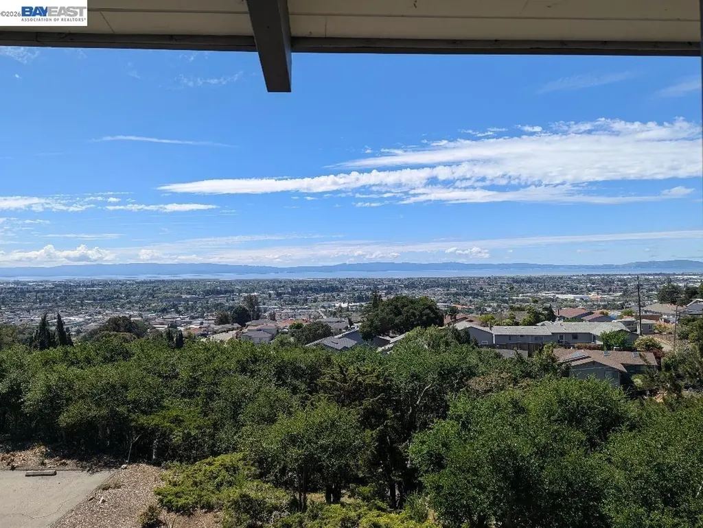 19100 Crest Avenue Castro Valley CA 94546