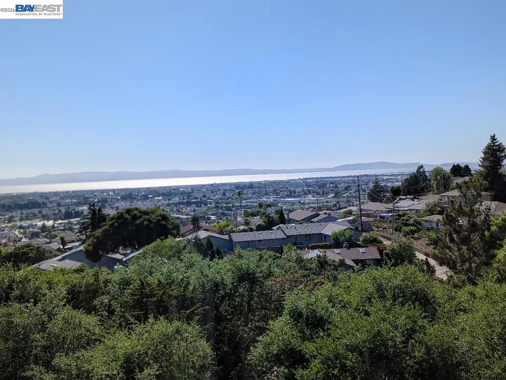 19100 Crest Avenue Castro Valley CA 94546